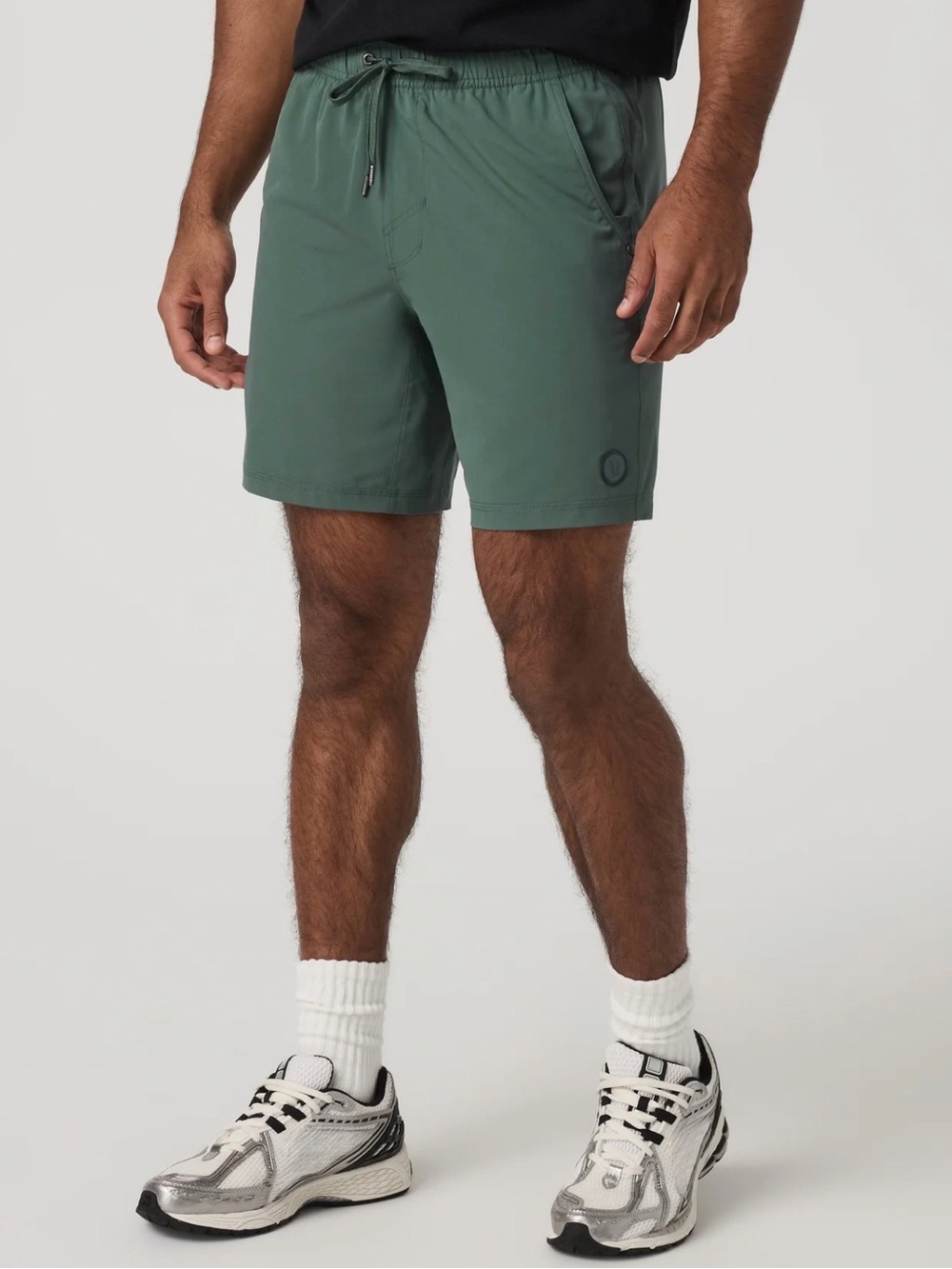 Vuori Kore Short Unlined 7” in Agate Green Tonal Size Large